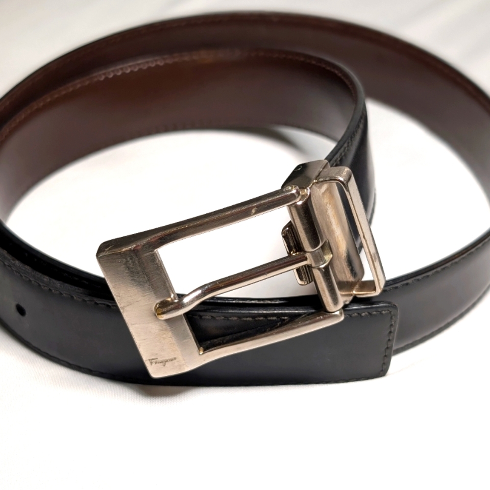 Reversible 2 colors Ferragamo men's belt.